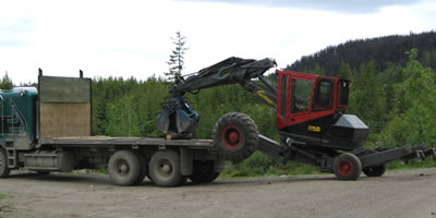 Loading or unloading the spider excavator only takes a few minutes.